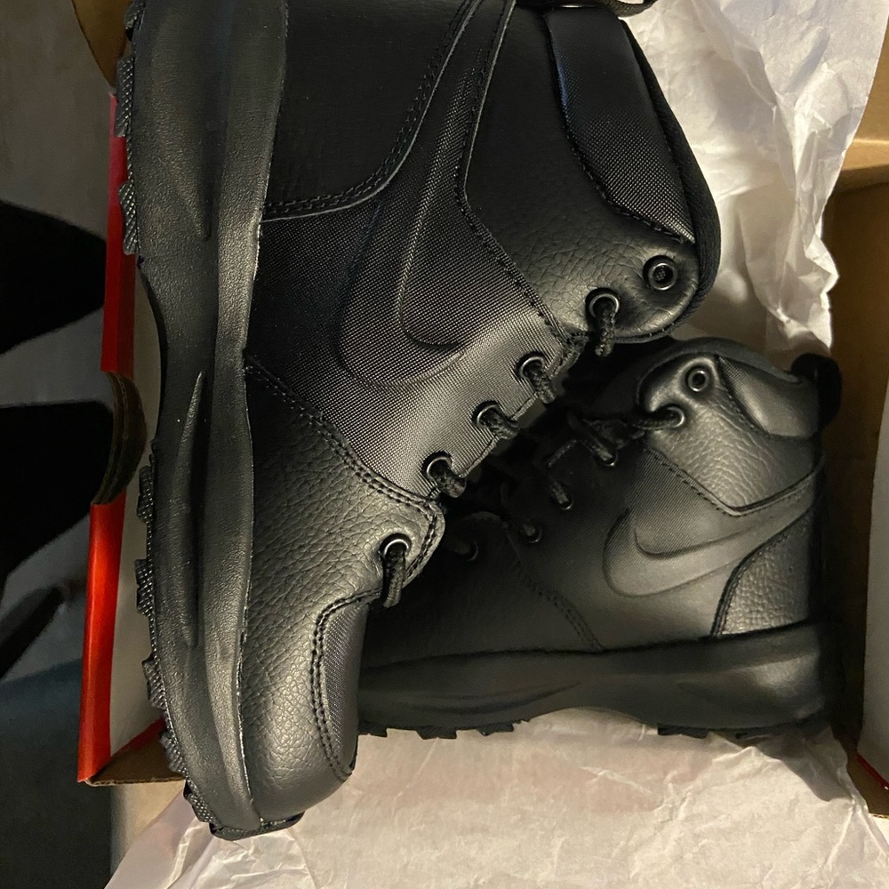 Nike ACG Boys boots size 2. Brand new. Never worn.